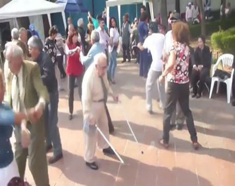 10751429_588825784578350_588825437911718_11220_651_b