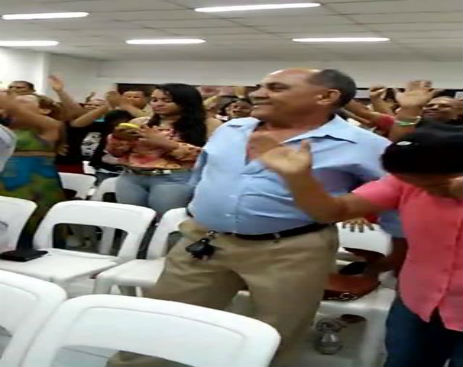 245960_589215871206008_589215254539403_28419_2635_b