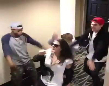 10821377_600924920035103_600924800035115_24650_1765_b